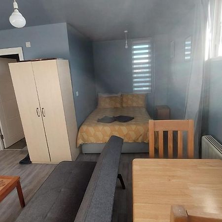 Modern Studio Maidstone - Redecorated Oct 2023 Εξωτερικό φωτογραφία